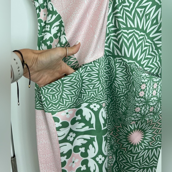 Traffic People Mixed Print V Neck Shift Dress. Size S. - Picture 7 of 7